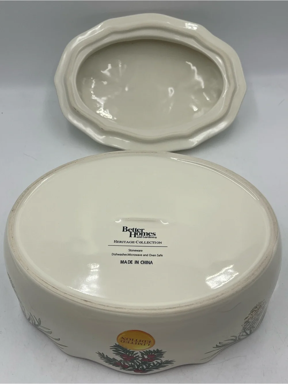 Better Homes & Gardens “Heritage Collection” Limited Edition Pinecone Casserole